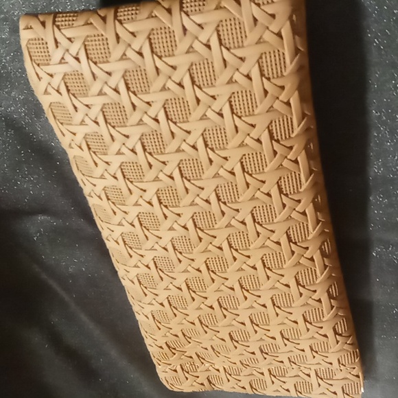 Mens wood grain sun glasses & Matching Case a gray lens with black frames. - Picture 9 of 12